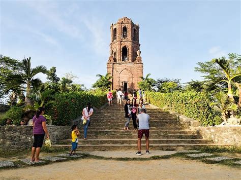 15 Best ILOCOS SUR Tourist Spots (Heritage & Nature).